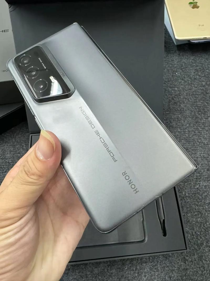 荣耀Magic V2 RSR 保时捷设计 - 折叠旗舰手机_百科资料-4