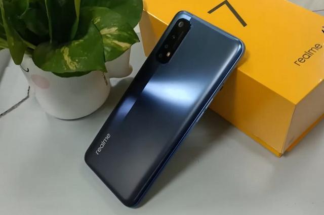 realme 7 - 6400万像素游戏手机_资料库-4