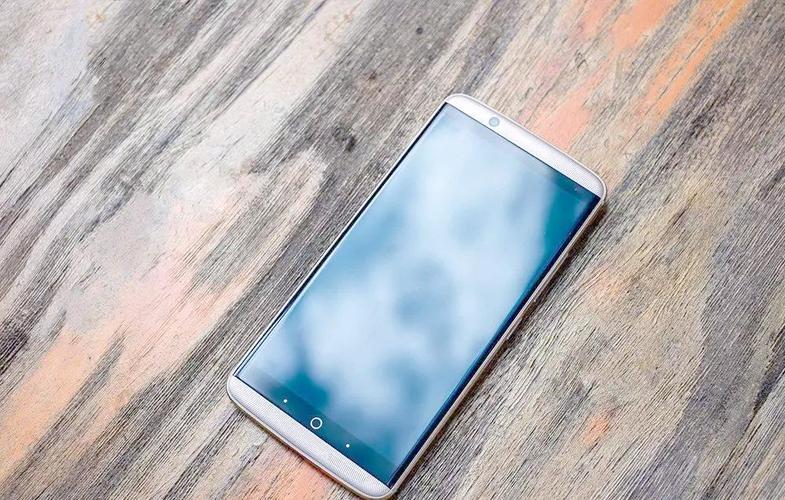 中兴Axon 7s - 双摄旗舰智能手机_资料手册-5 中兴Axon 7s - 双摄旗舰智能手机_资料手册-5