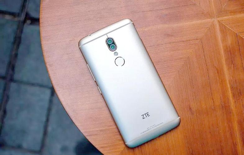 中兴Axon 7s - 双摄旗舰智能手机_资料手册-3 中兴Axon 7s - 双摄旗舰智能手机_资料手册-3