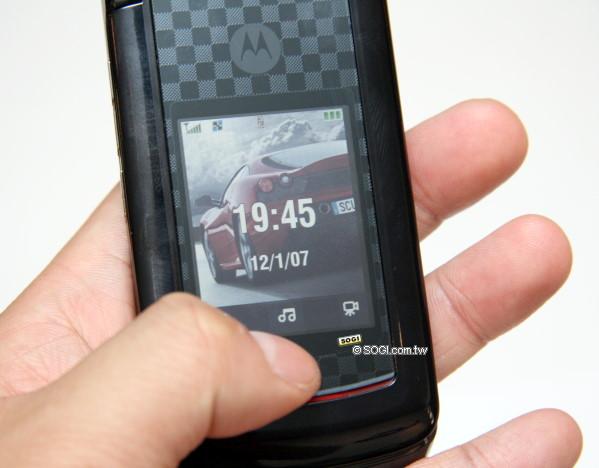摩托罗拉 RAZR V9 - 经典翻盖手机_百科资料-2 摩托罗拉 RAZR V9 - 经典翻盖手机_百科资料-2