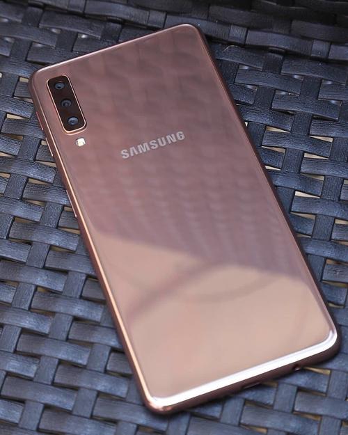 Galaxy A7 (2018) - 三摄时尚手机_资料手册-2