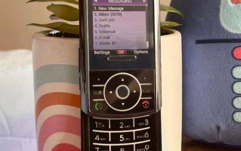 摩托罗拉 RIZR Z3 – 超薄翻盖手机_资料手册