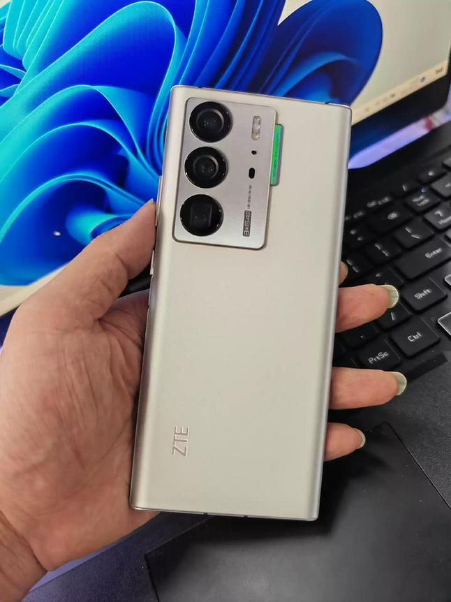 中兴Axon 40 Ultra - 三主摄影像旗舰手机_百科资料-1