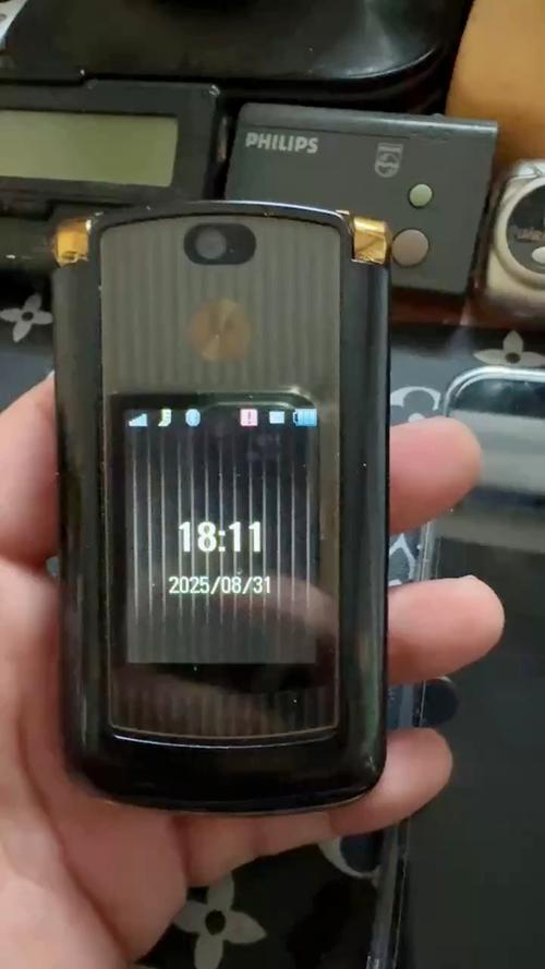 摩托罗拉 V8 - 经典翻盖手机_资料手册-2