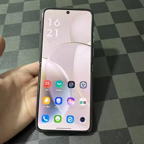 Razr 40 - 折叠屏智能手机_资料库-2 Razr 40 - 折叠屏智能手机_资料库-2