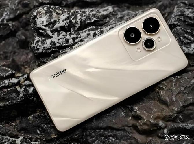 realme 15 Pro - 超清影像中端手机_资料手册-4 realme 15 Pro - 超清影像中端手机_资料手册-4
