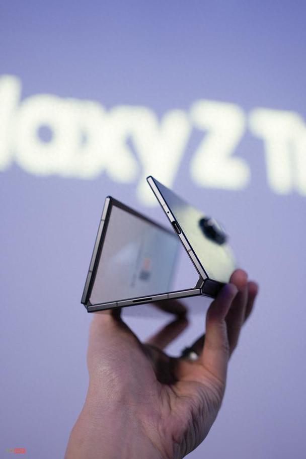 Galaxy Z TriFold - 三折叠旗舰手机_资料合集-5 Galaxy Z TriFold - 三折叠旗舰手机_资料合集-5