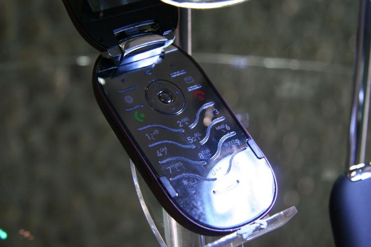 摩托罗拉 U6c - 经典翻盖手机_百科资料-4