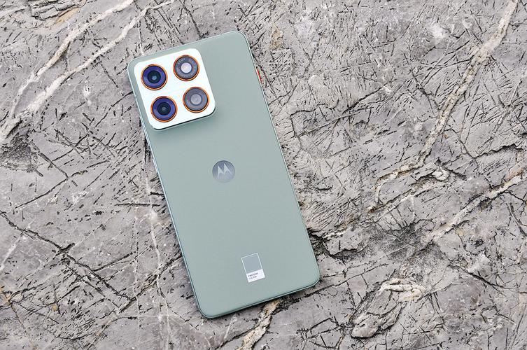 Moto X70 - 高性能旗舰智能手机_百科资料-3