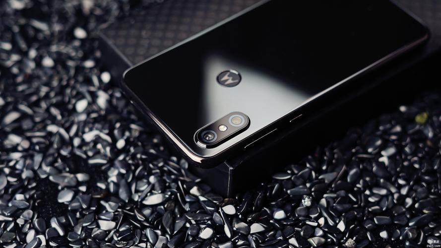 摩托罗拉 Moto P30 - 时尚拍照手机_资料库-2 摩托罗拉 Moto P30 - 时尚拍照手机_资料库-2