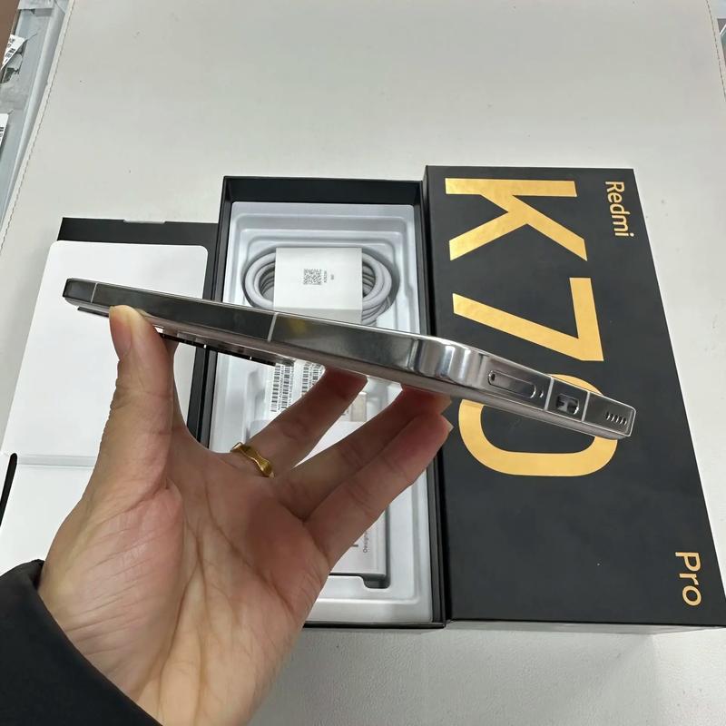 红米K70 Pro - 骁龙8Gen3旗舰手机_资料手册-3 红米K70 Pro - 骁龙8Gen3旗舰手机_资料手册-3