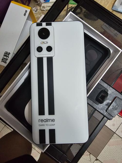 realme GT3 240W - 240W闪充性能旗舰手机_百科资料-4