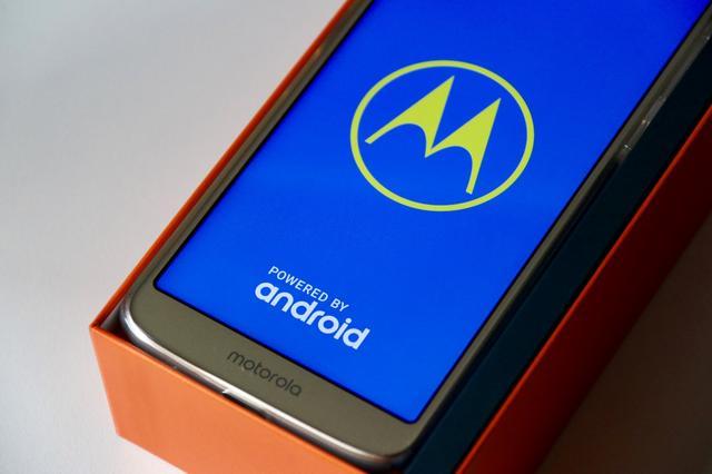 Moto E5 Plus - 大屏长续航手机_百科档案-4