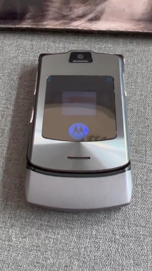摩托罗拉 V3ie - 超薄翻盖手机_百科资料-3