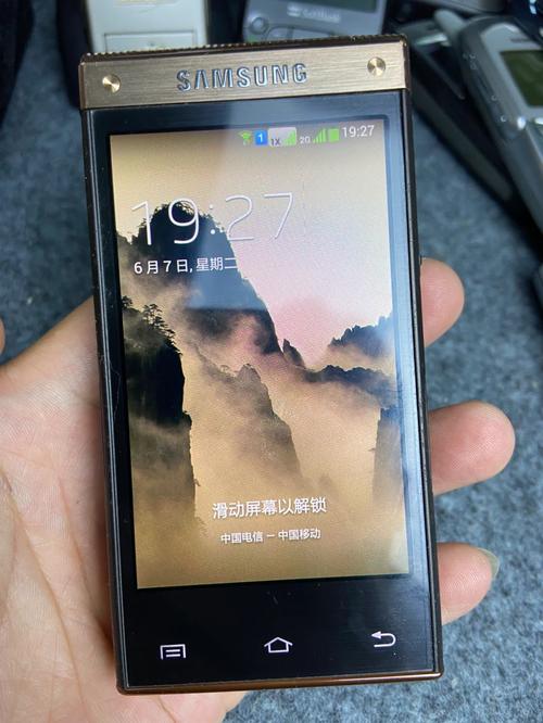 三星 W2014 - 商务翻盖智能手机_百科资料-3