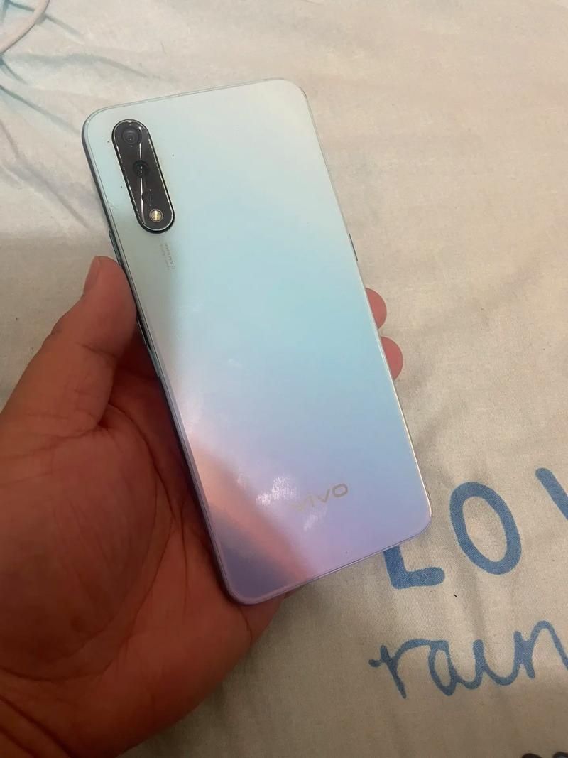 vivo Z5 - 长续航三摄手机_资料手册-4 vivo Z5 - 长续航三摄手机_资料手册-4