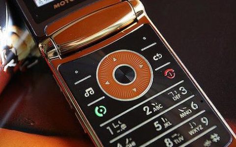 摩托罗拉 RAZR2 V8 – 经典翻盖手机_百科资料