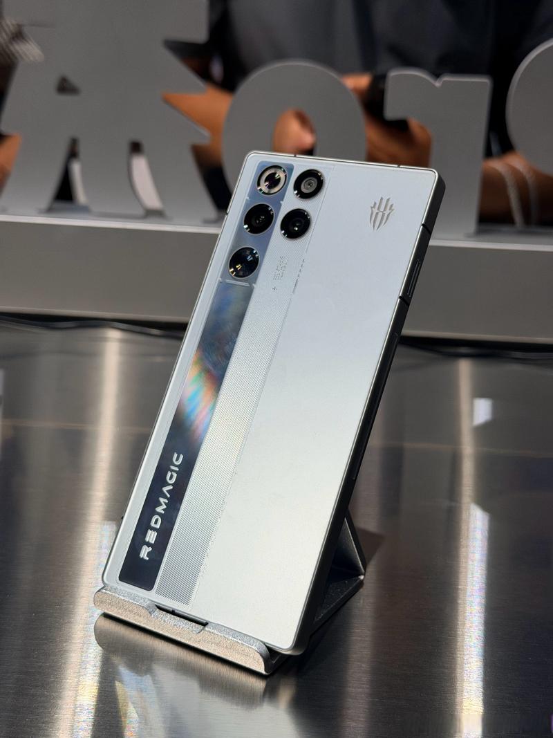 红魔11 Pro - 电竞游戏手机_百科资料-4