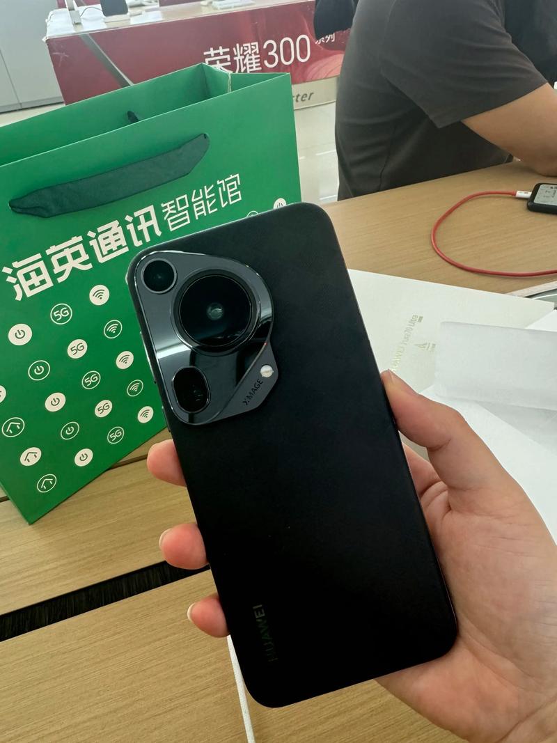华为 Pura 70 Ultra - 超聚光影像旗舰手机_百科资料-2