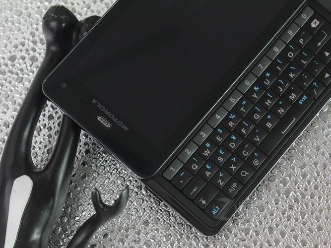 Milestone XT883 - 侧滑全键盘智能手机_百科资料-3