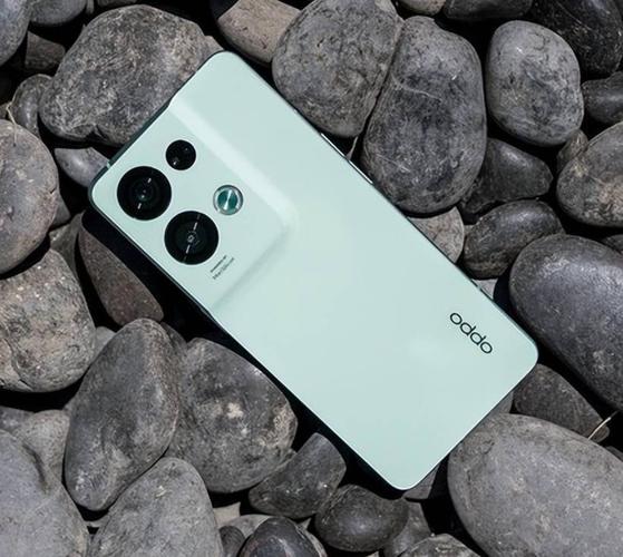 OPPO N1 - 旋转摄像头拍照手机_资料手册-2 OPPO N1 - 旋转摄像头拍照手机_资料手册-2