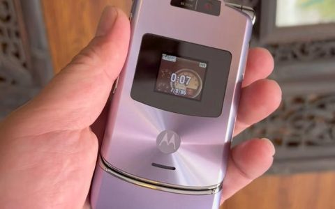 摩托罗拉 RAZR V3x – 经典翻盖拍照手机_资料手册