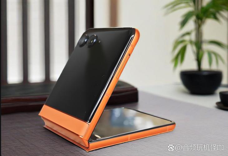 联想moto Razr 50 - 折叠屏智能手机_资料手册-4