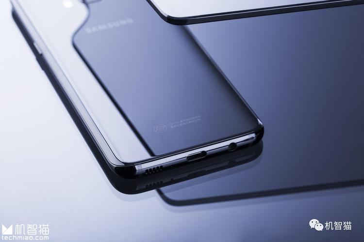 Galaxy S Light Luxury (S8 Lite) - 超薄时尚智能手机_资料手册-4 Galaxy S Light Luxury (S8 Lite) - 超薄时尚智能手机_资料手册-4