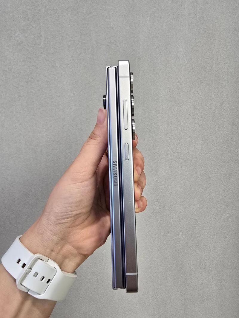 Galaxy Z Fold7 - 折叠屏旗舰手机_百科资料-3 Galaxy Z Fold7 - 折叠屏旗舰手机_百科资料-3