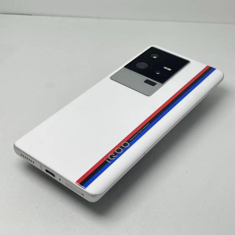 iQOO 11 Pro - 专业电竞旗舰手机_资料手册-5 iQOO 11 Pro - 专业电竞旗舰手机_资料手册-5