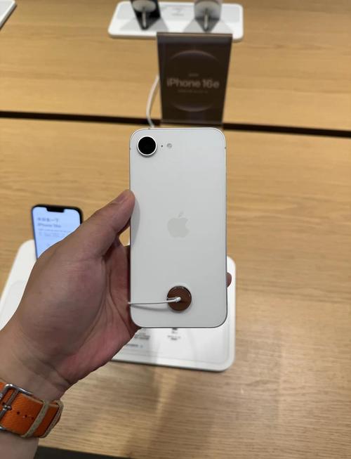 iPhone 16e - 超长续航智能手机_资料库-5 iPhone 16e - 超长续航智能手机_资料库-5