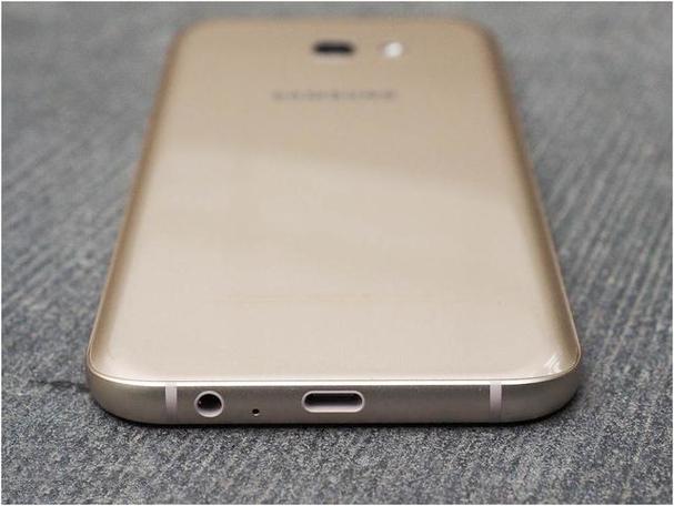 Galaxy A7 (2017) - 超长续航智能手机_百科资料-4