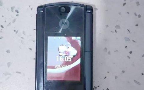 RAZR² V8 – 翻盖超薄手机_资料手册
