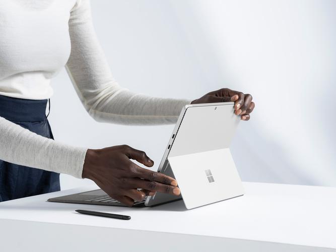 Microsoft Surface Pro 8 - 二合一轻薄平板_百科资料-3 Microsoft Surface Pro 8 - 二合一轻薄平板_百科资料-3