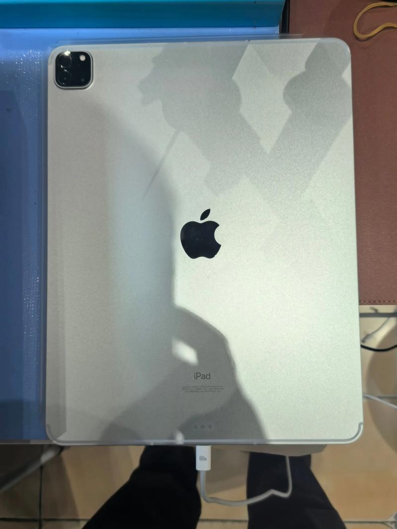 12.9 英寸 iPad Pro (第 5 代) - 高性能平板电脑_资料手册-3 12.9 英寸 iPad Pro (第 5 代) - 高性能平板电脑_资料手册-3