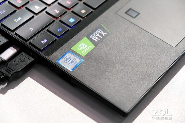技嘉 AERO 15 OLED - 高色域创作本_资料手册-2