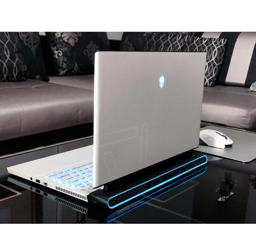 外星人 Alienware m17 R2 - 高性能游戏笔记本_资料库-3 外星人 Alienware m17 R2 - 高性能游戏笔记本_资料库-3