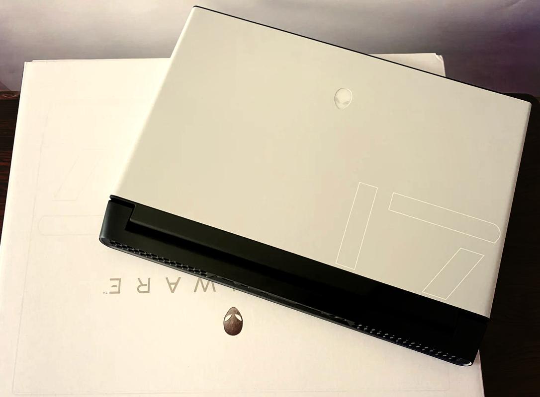 外星人 Alienware m17 R4 - 高刷电竞游戏本_资料库-4 外星人 Alienware m17 R4 - 高刷电竞游戏本_资料库-4