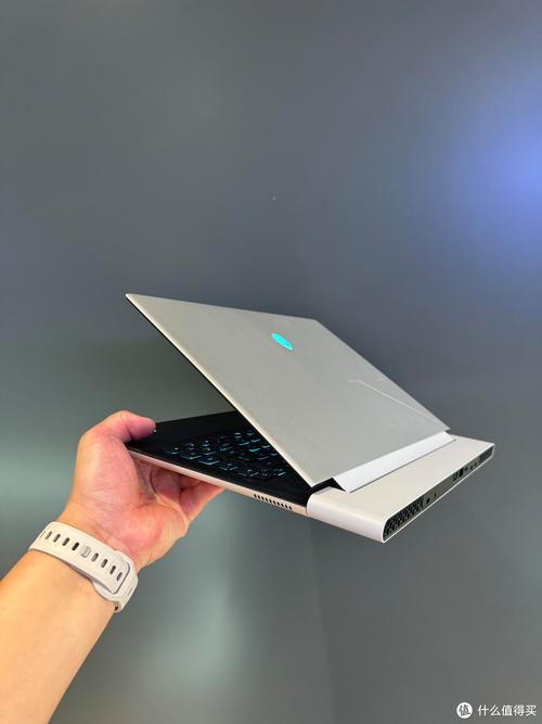 外星人 Alienware x14 - 高性能轻薄游戏本_资料库-3 外星人 Alienware x14 - 高性能轻薄游戏本_资料库-3