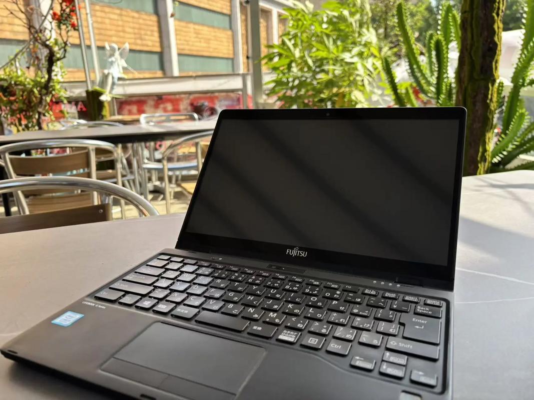 富士通 LifeBook U9312 - 超轻薄商务笔记本_资料手册-3 富士通 LifeBook U9312 - 超轻薄商务笔记本_资料手册-3