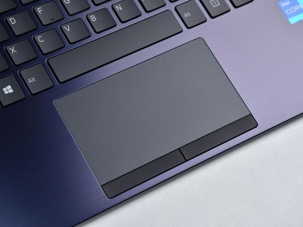 VAIO SX14-R 勝色触控屏特别版 - 高色域触控轻薄本_资料手册-4 VAIO SX14-R 勝色触控屏特别版 - 高色域触控轻薄本_资料手册-4