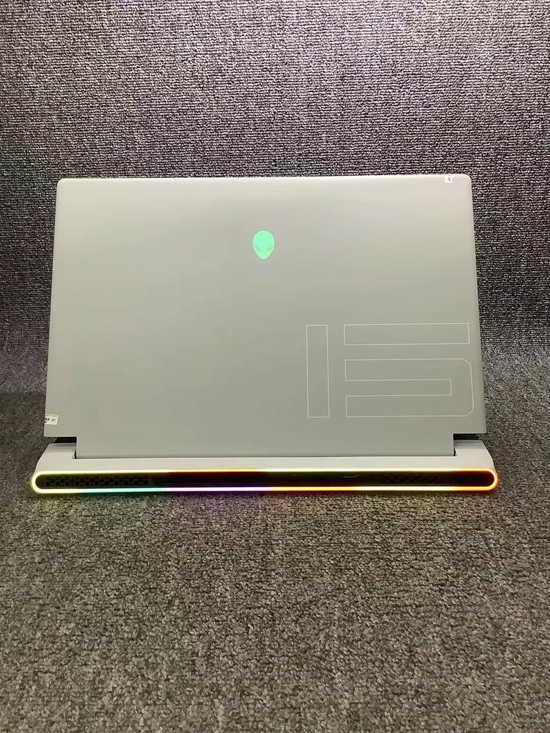 外星人 Alienware x15 R2 - 高性能游戏笔记本_百科资料-3