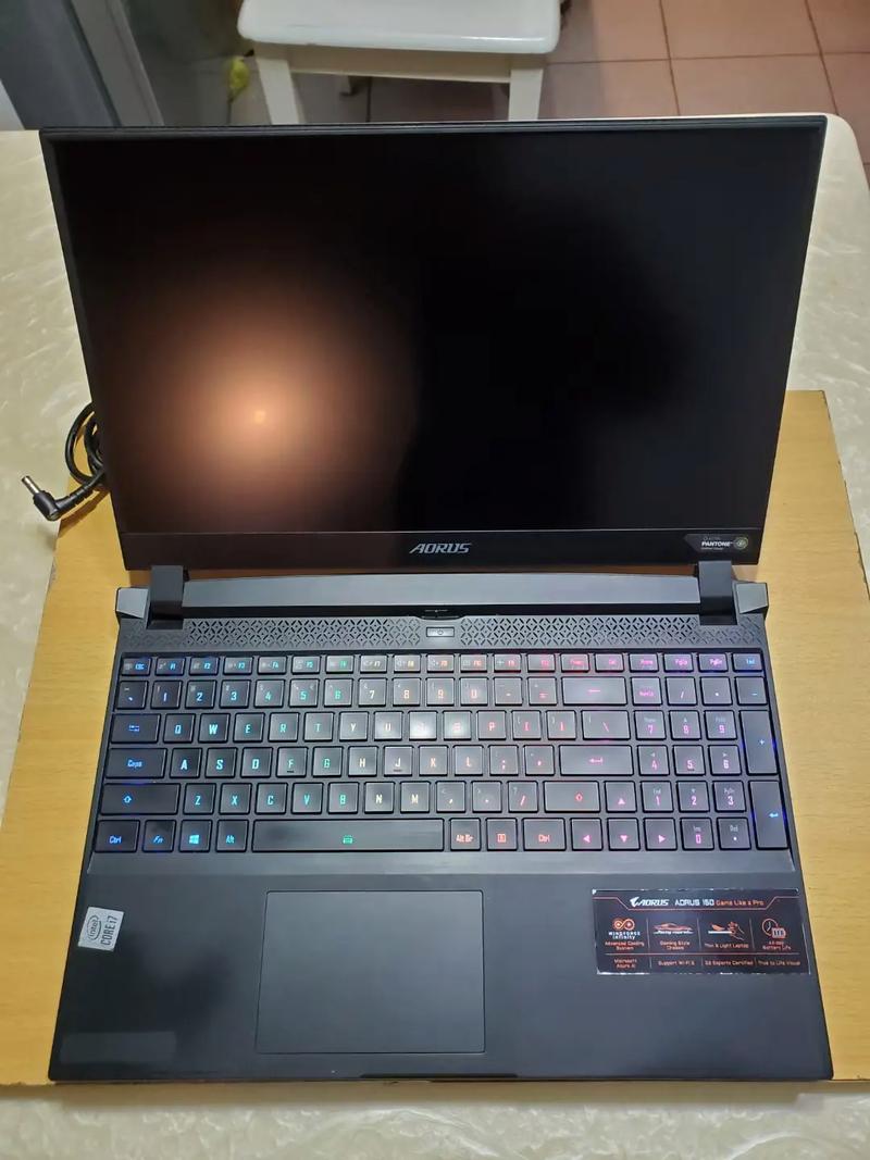 技嘉 AORUS 15 - 高性能游戏笔记本_百科资料-1