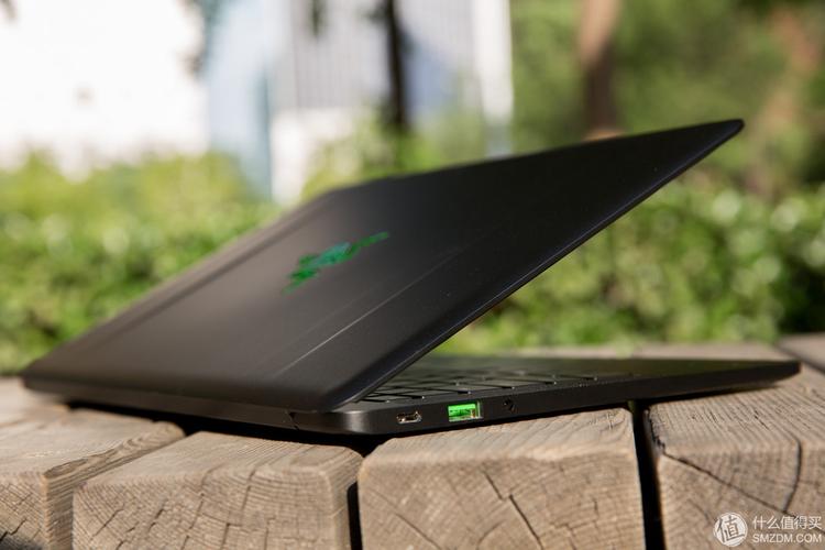 雷蛇（Razer）灵刃潜行版 - 高性能轻薄游戏本_资料集锦-2