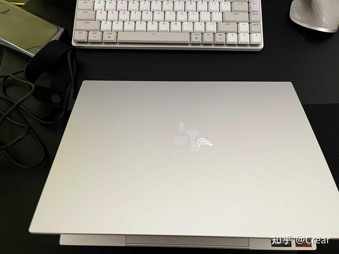 雷蛇（Razer）灵刃16 2025 - 高性能游戏本_资料手册-3