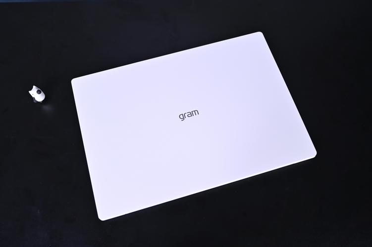 LG gram 14 2-in-1 2024 – 轻薄触控翻转本_资料手册