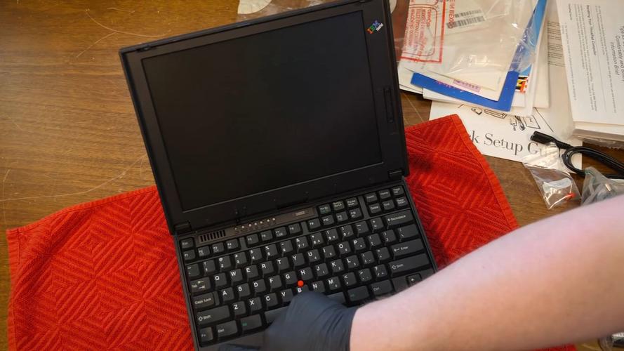 IBM ThinkPad 380 - 经典商务笔记本_百科资料-1