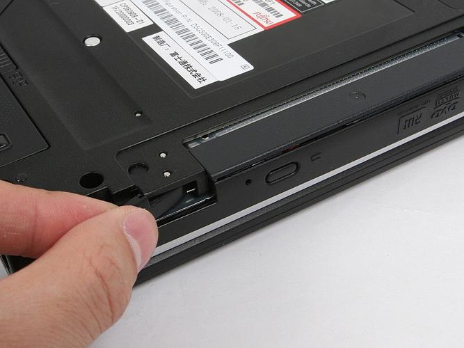 富士通(Fujitsu)LifeBook S7211 - 商务办公笔记本_资料手册-4 富士通(Fujitsu)LifeBook S7211 - 商务办公笔记本_资料手册-4