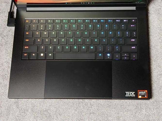 雷蛇（Razer）灵刃14 2025 - 高性能轻薄游戏本_百科资料-2